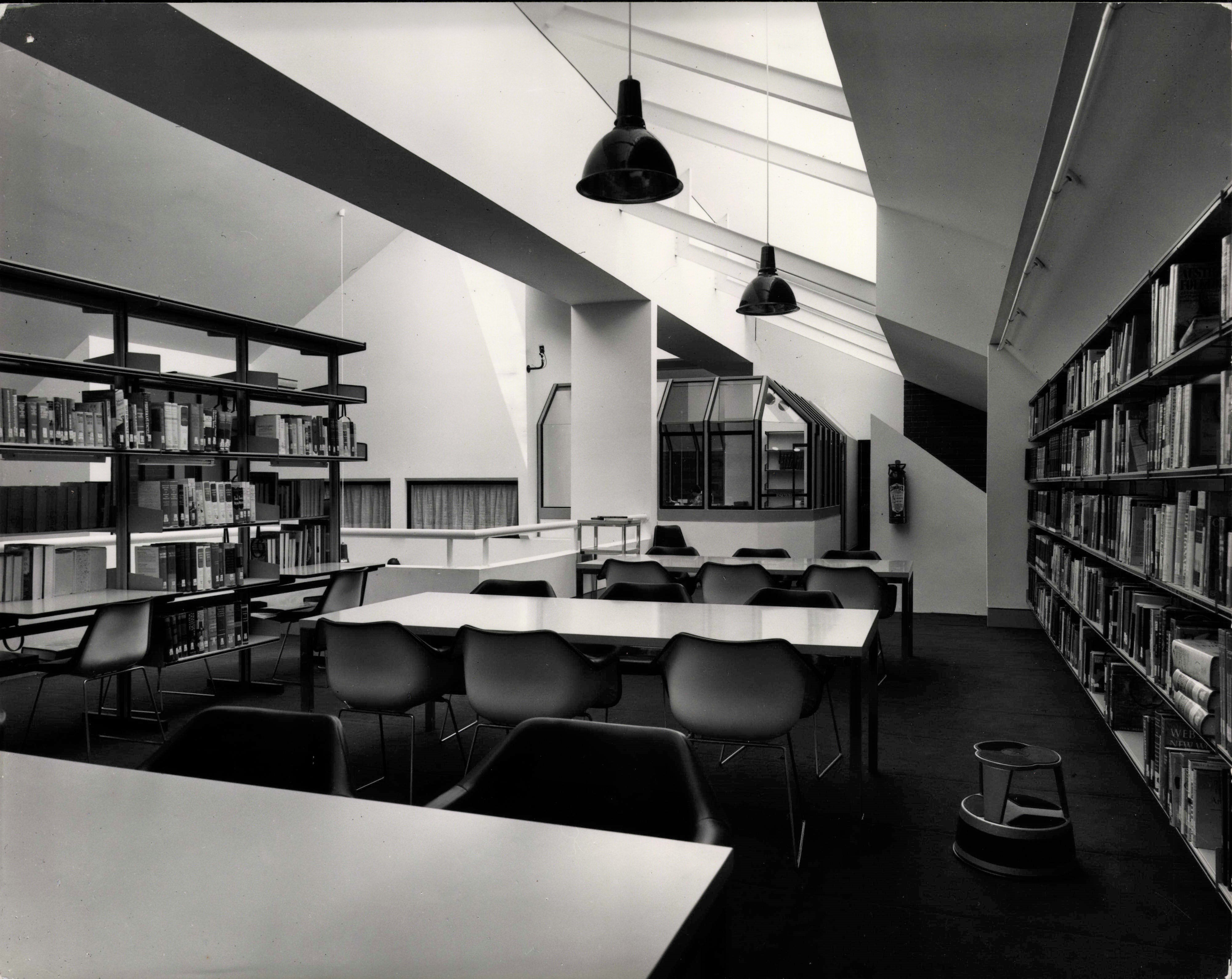 44343_Mona_Vale_Library_upstairs_Reference_area_1972.JPG