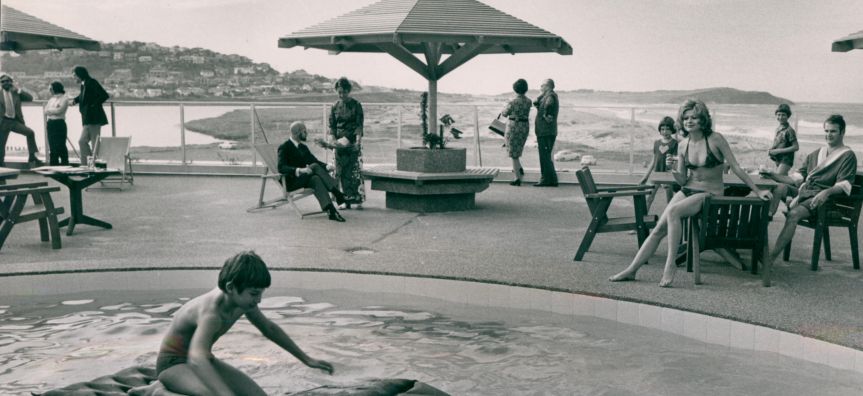 7newsurfriderhoteldeewhybeachrooftoppool1976smharchive.jpg