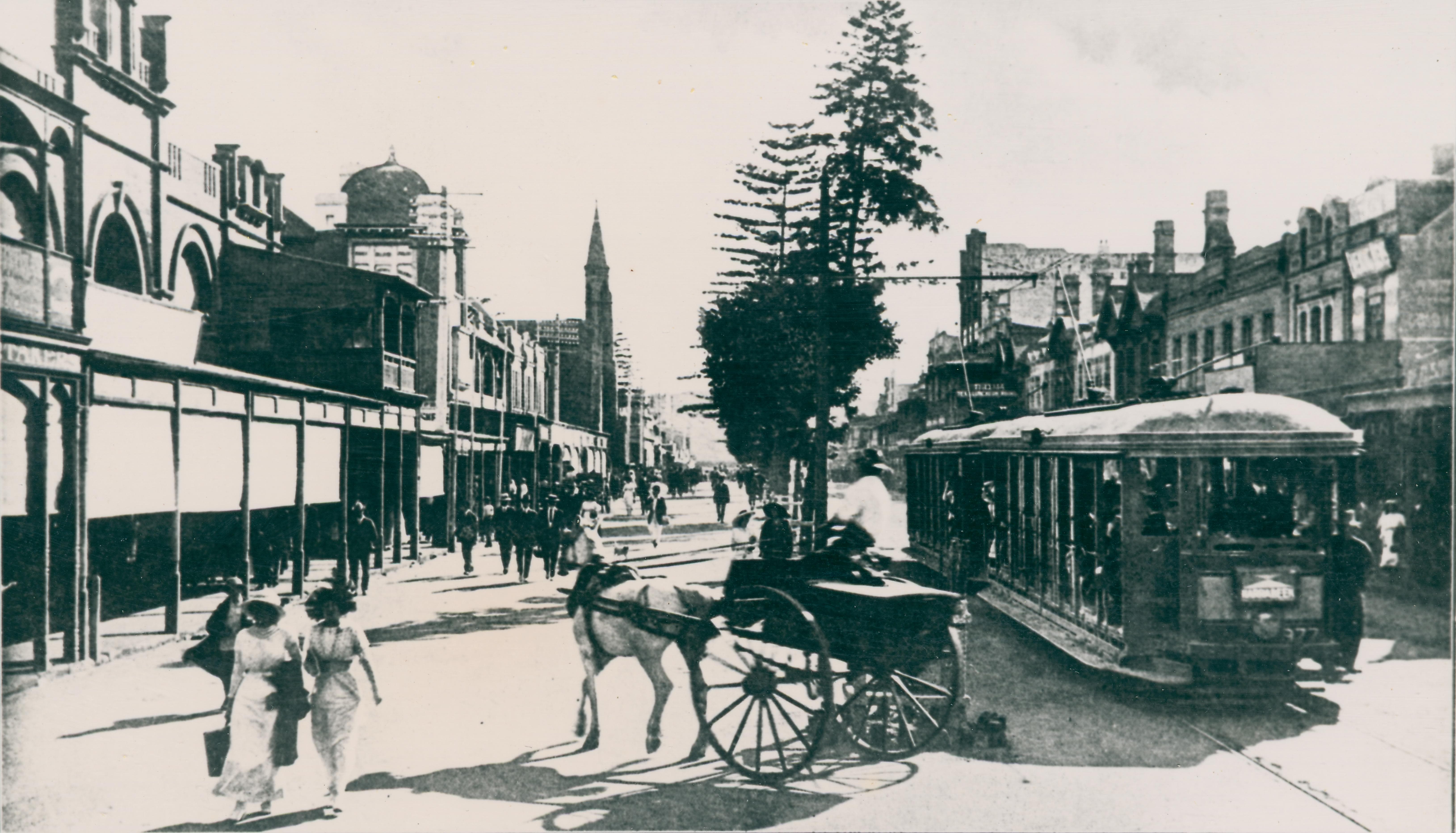 Manly_Corso_and_Tram_c1912.jpg