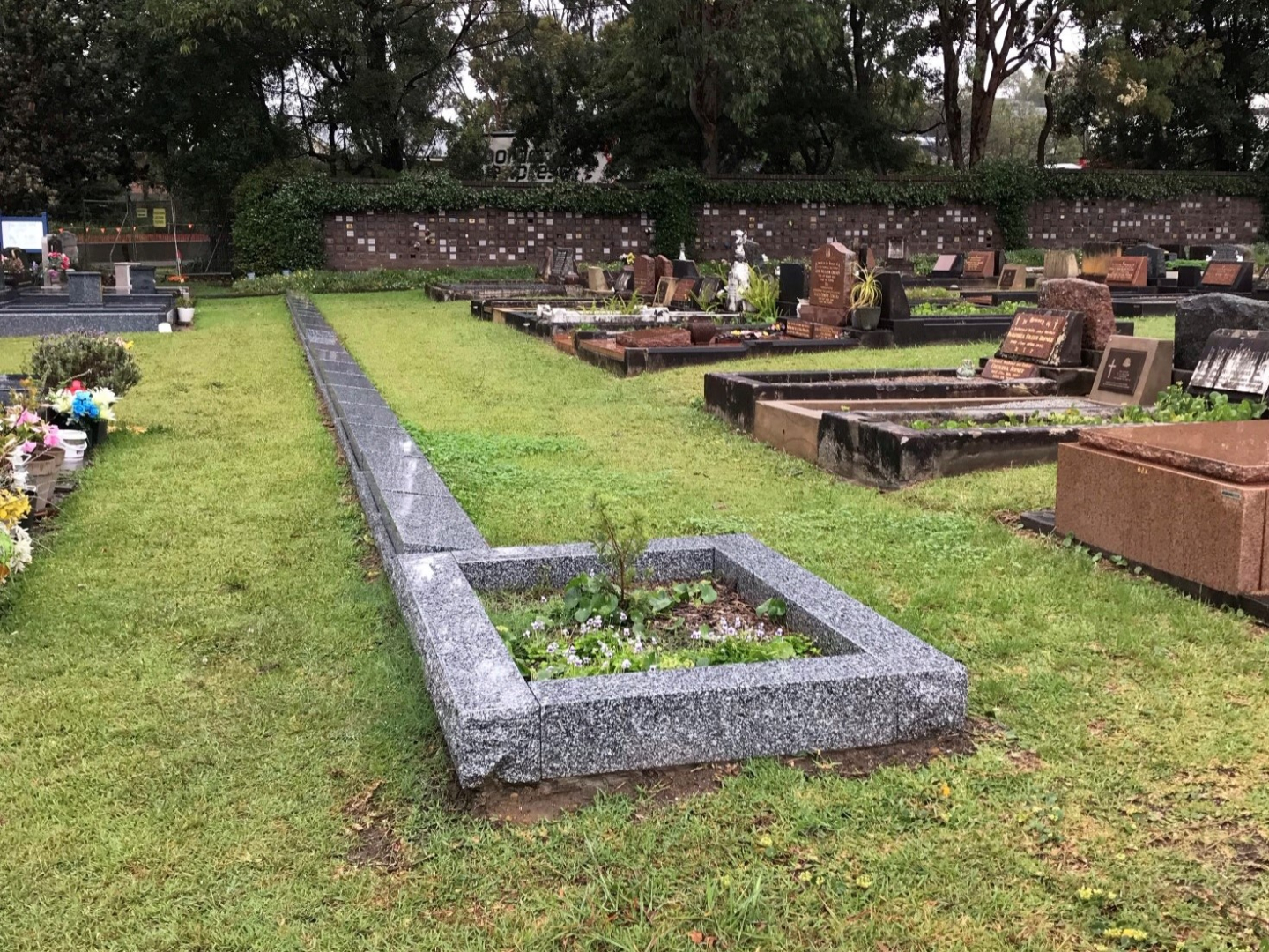 Mona  Vale Headstone lawn graves