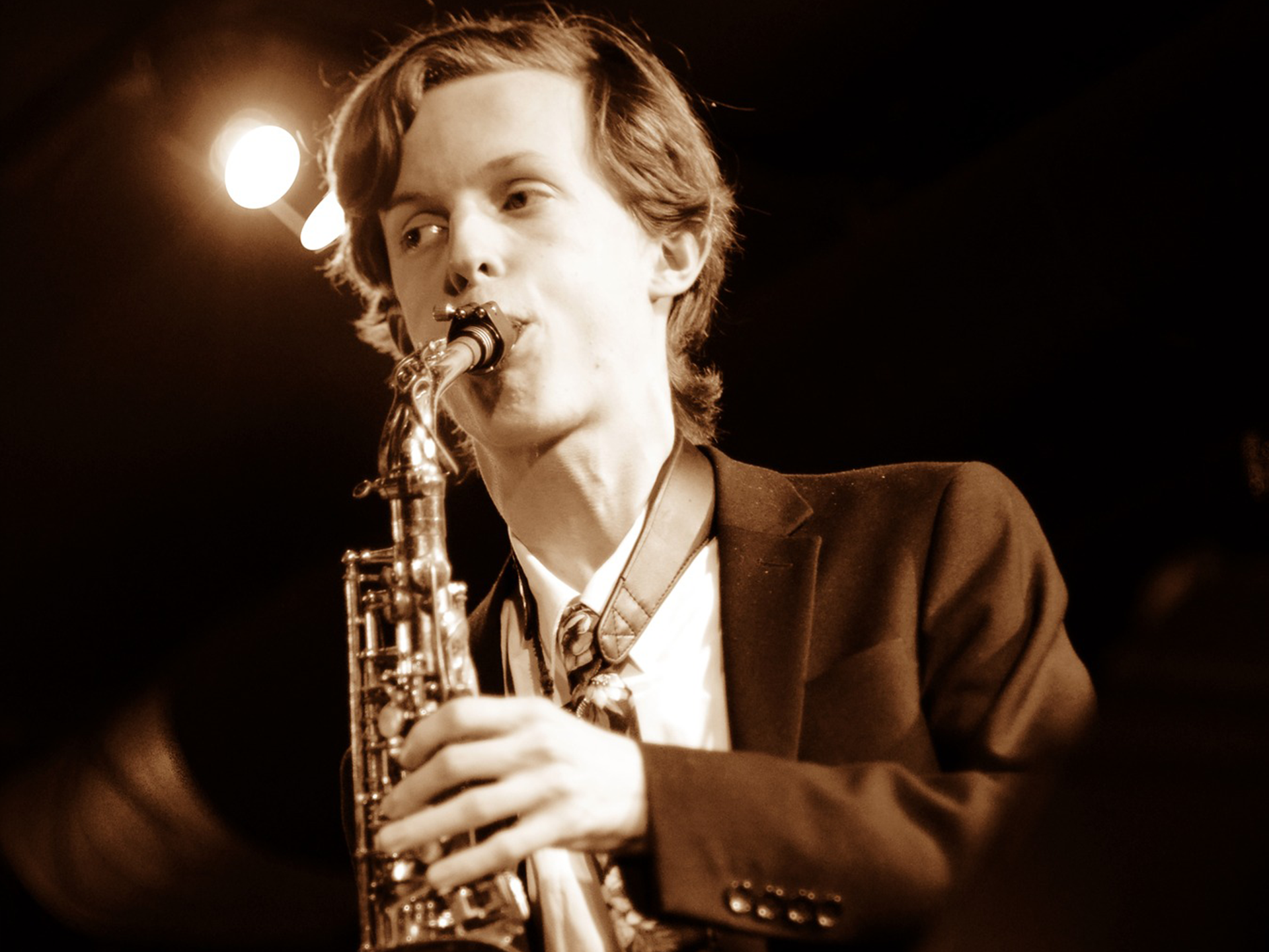 Man playing saxophone b&w