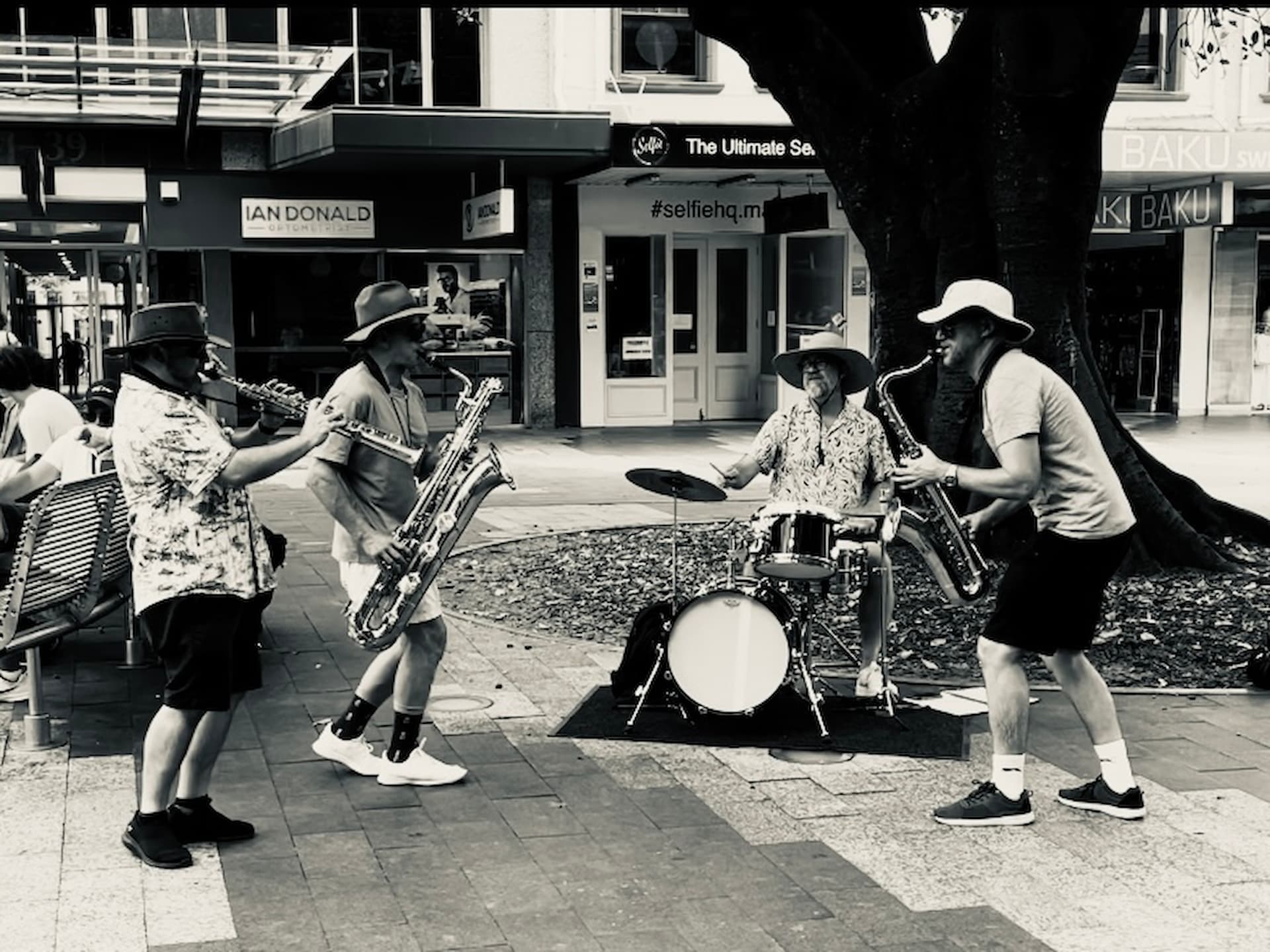 Roving jazz band in Manly B&W