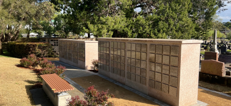 Manly cemetery wall