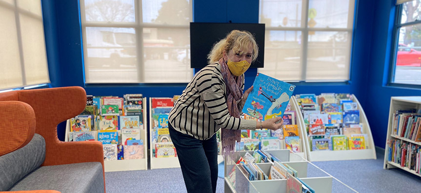 Olga_librarian_choosing_books.jpg