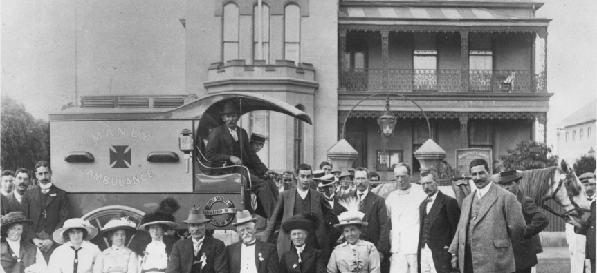 Group of dignitaries outside the former Manly Town Hall 1913.jpg