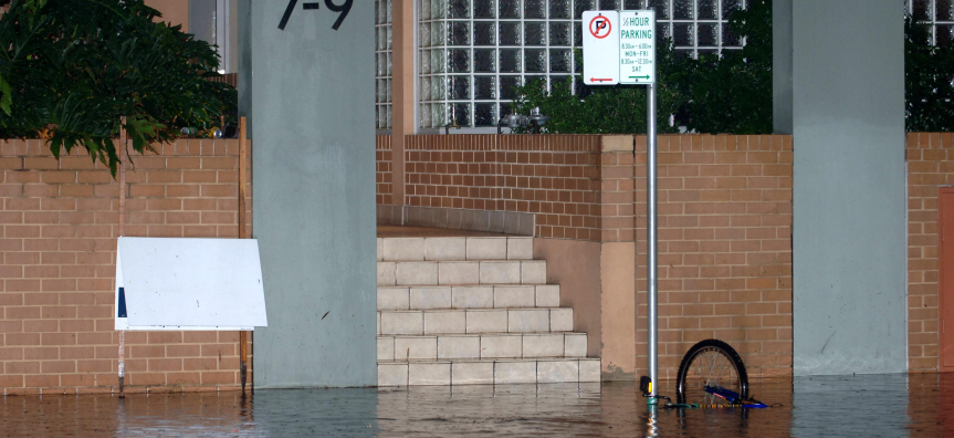 Flooding_Pittwater_rd_Manly_.16-1-06a.jpg