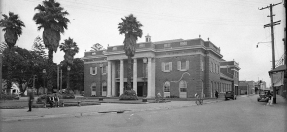 Black and white photograph of Manly Town Hall in 1937