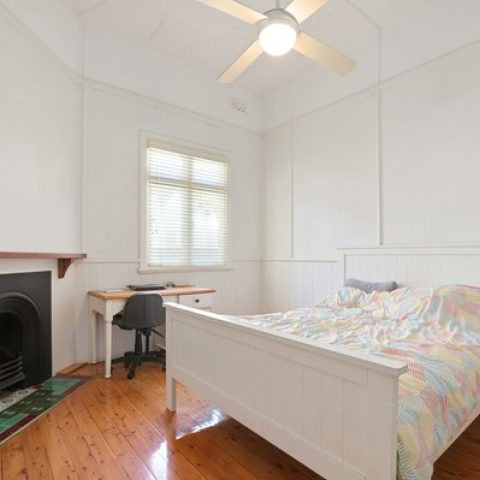 34 Stuart St bedroom 1