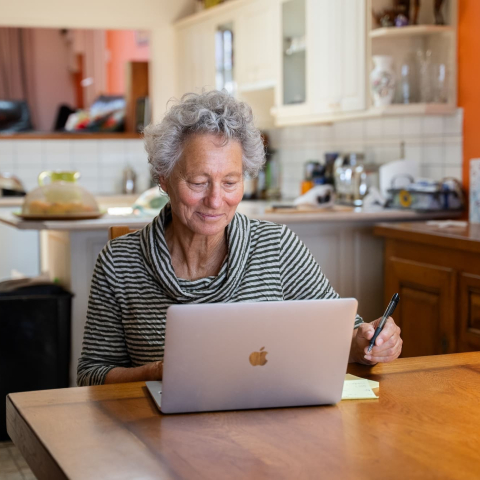 Person in front of the laptop at home